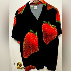 Zara Men's Black and Red Shirt Medium